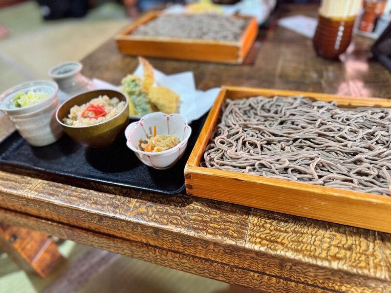 七飯町の板そば専門店・序葉久の板そばセット